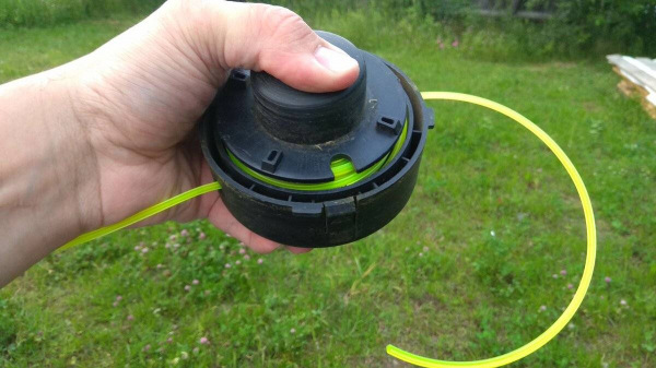 Даже не нужно обливать сорняки: этот «помощник» уберет проблему всего за 1 секунду Даже не нужно обливать сорняки: этот «помощник» уберет проблему всего за 1 секунду