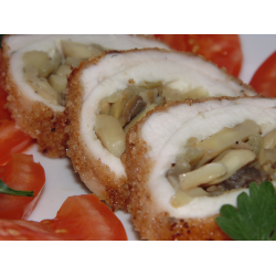 Рецепт: Рулетики из куриного филе - С сыром, творогом, пряностями и сметаной