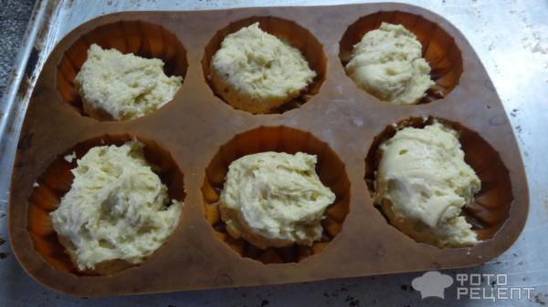 Рецепт: Кекс с начинкой из клюквенного желе - Простые и очень вкусные.