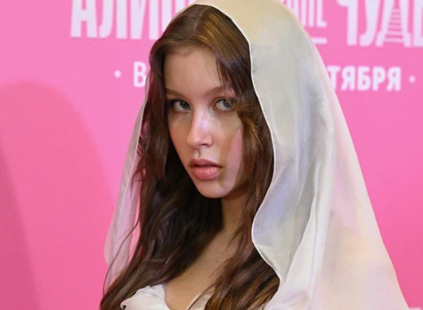 Анна Пересильд планирует бросить школу после 9 класса Анна Пересильд планирует бросить школу после 9 класса