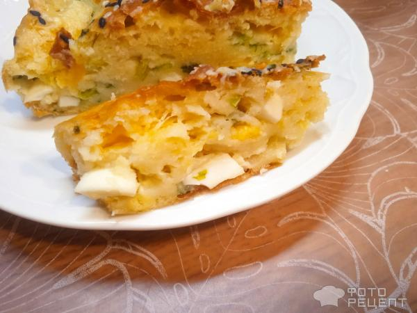 Рецепт: Ленивый пирог с яйцом и зеленым луком - и сыром