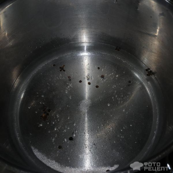 Рецепт: Малосольные огурчики с кабачками в горячем маринаде - Быстрый способ засолки малосольных огурцов горячим маринадом. С молодыми кабачками и чесноком. Рецепт: Малосольные огурчики с кабачками в горячем маринаде - Быстрый способ засолки малосольных огурцов горячим маринадом. С молодыми кабачками и чесноком.
